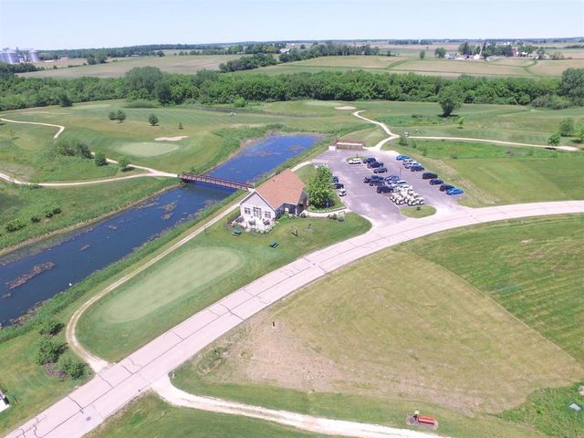 100 SW Thornhill Drive, Poplar Grove, IL 61065