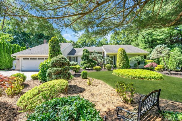 6 Averly Place, Smithtown, NY 11787