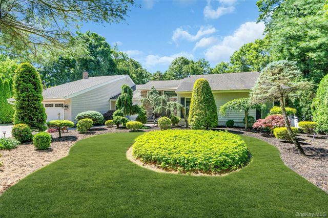6 Averly Place, Smithtown, NY 11787
