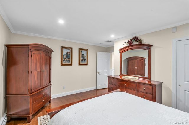 6 Averly Place, Smithtown, NY 11787