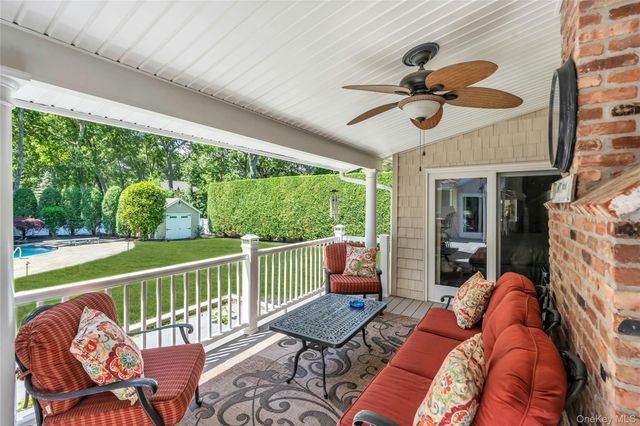 6 Averly Place, Smithtown, NY 11787