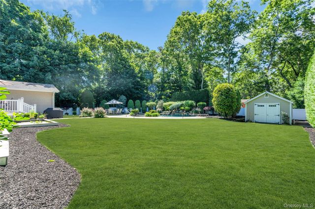 6 Averly Place, Smithtown, NY 11787
