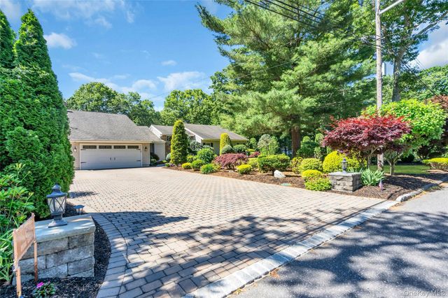 6 Averly Place, Smithtown, NY 11787