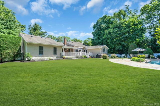 6 Averly Place, Smithtown, NY 11787