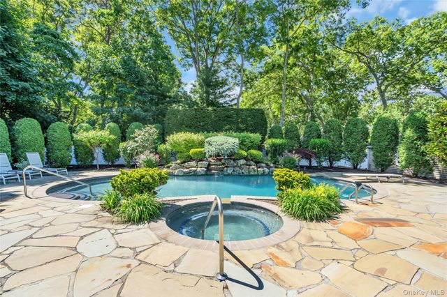 6 Averly Place, Smithtown, NY 11787