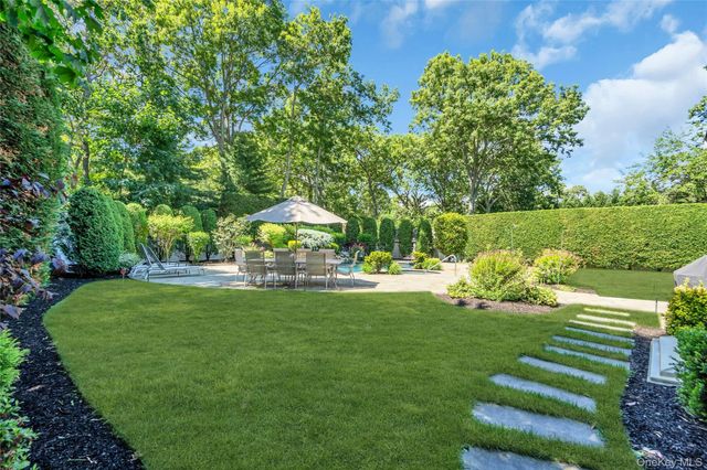6 Averly Place, Smithtown, NY 11787