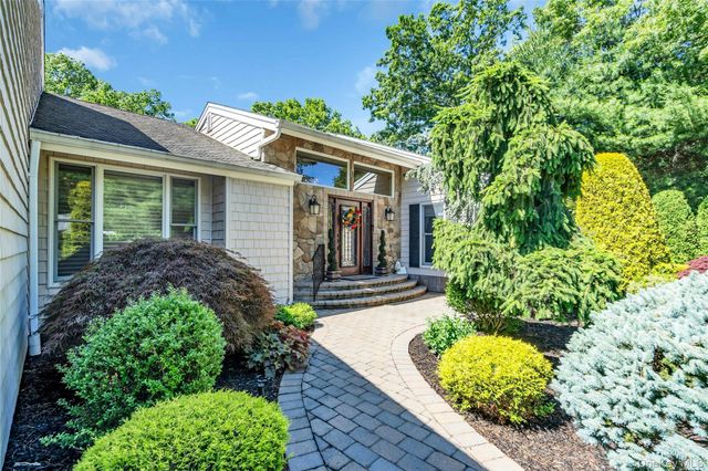 6 Averly Place, Smithtown, NY 11787