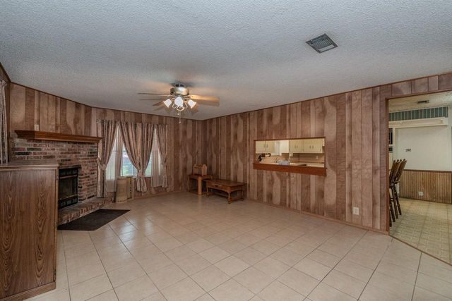 1450 Bassett Street, Orange, TX 77632