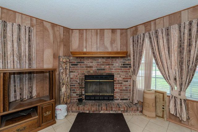 1450 Bassett Street, Orange, TX 77632