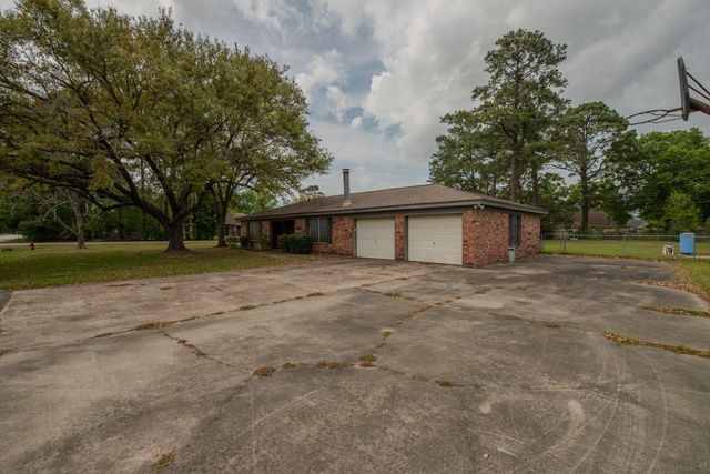1450 Bassett Street, Orange, TX 77632