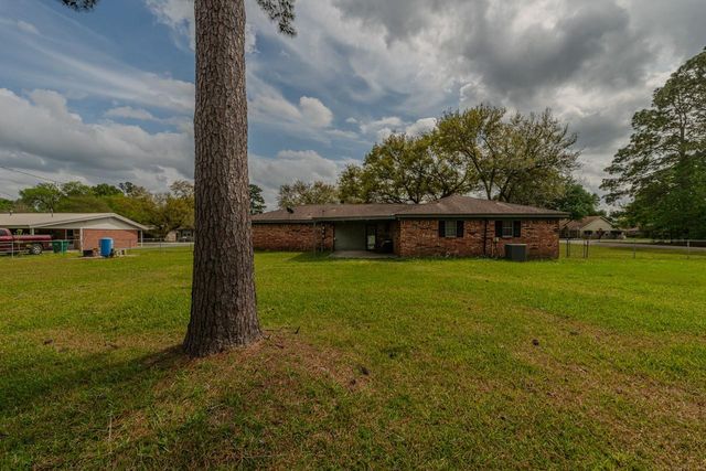 1450 Bassett Street, Orange, TX 77632