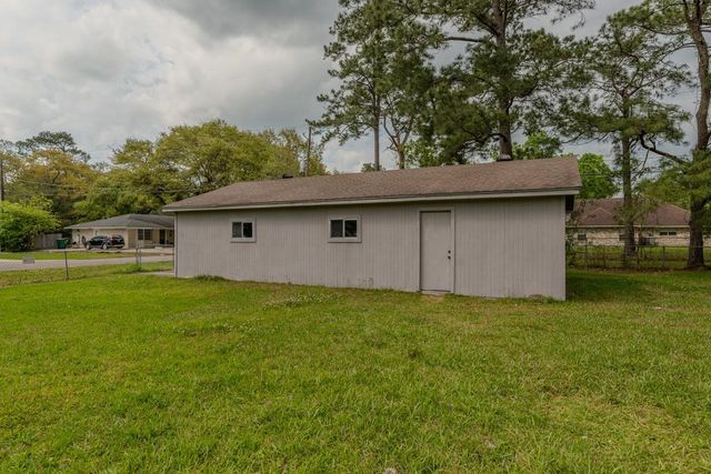 1450 Bassett Street, Orange, TX 77632