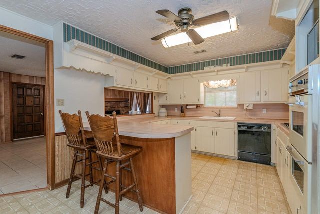 1450 Bassett Street, Orange, TX 77632