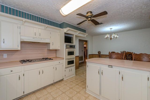 1450 Bassett Street, Orange, TX 77632