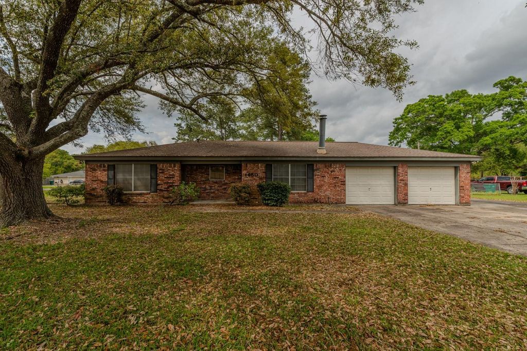 1450 Bassett Street, Orange, TX 77632