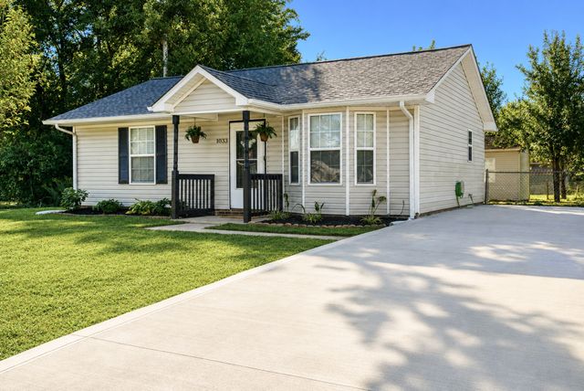 1033 Bush Ave, Oak Grove, KY 42262