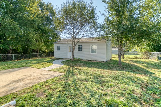 1033 Bush Ave, Oak Grove, KY 42262