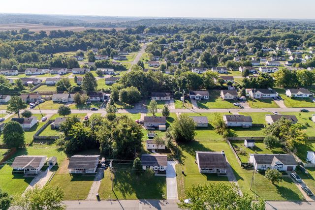1033 Bush Ave, Oak Grove, KY 42262
