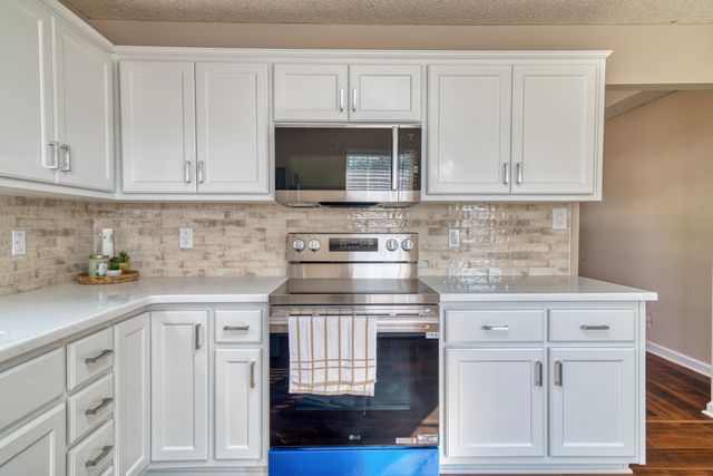1033 Bush Ave, Oak Grove, KY 42262