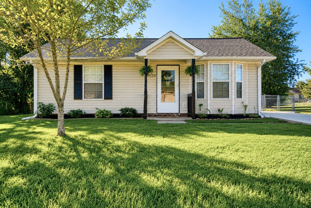 1033 Bush Ave, Oak Grove, KY 42262