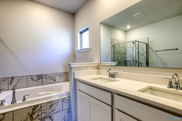 12422 Whitcomb Circle, Athens, AL 35613