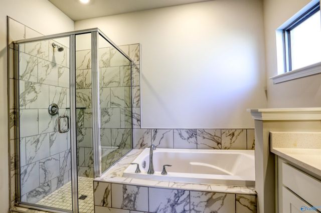 12422 Whitcomb Circle, Athens, AL 35613