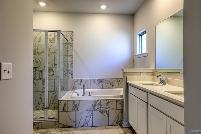 12422 Whitcomb Circle, Athens, AL 35613