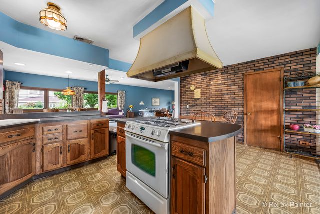 8284 W Ainslie Street, Norridge, IL 60706