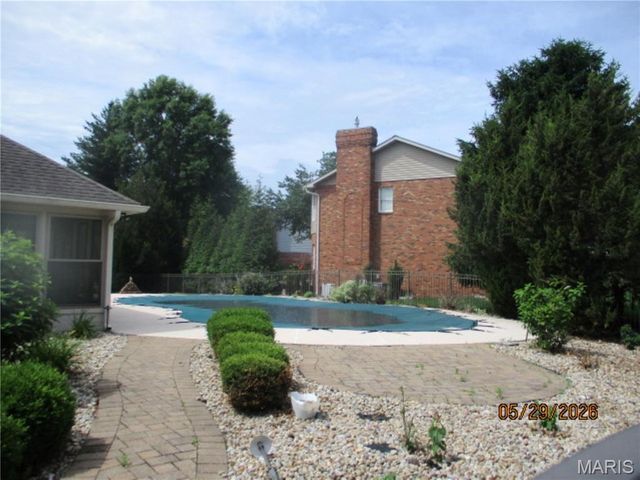200 Lake Lorraine Drive, Swansea, IL 62226