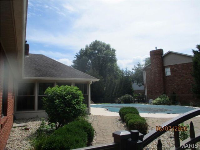 200 Lake Lorraine Drive, Swansea, IL 62226