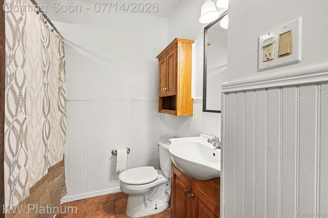 23755 Schroeder Avenue, Eastpointe, MI 48021