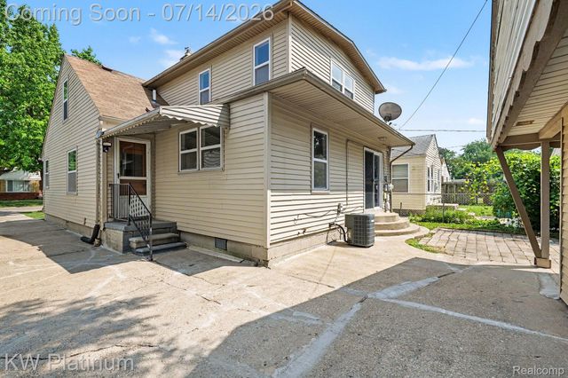 23755 Schroeder Avenue, Eastpointe, MI 48021