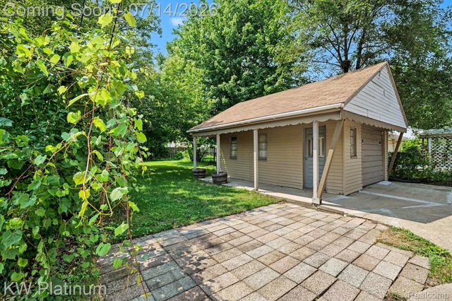 23755 Schroeder Avenue, Eastpointe, MI 48021