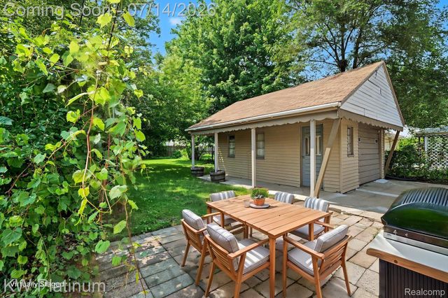 23755 Schroeder Avenue, Eastpointe, MI 48021