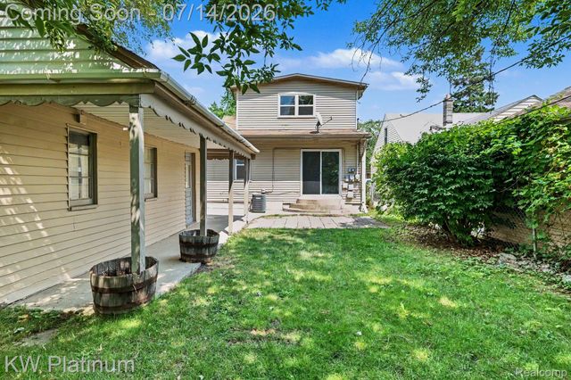 23755 Schroeder Avenue, Eastpointe, MI 48021