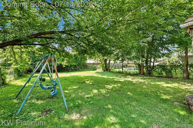 23755 Schroeder Avenue, Eastpointe, MI 48021