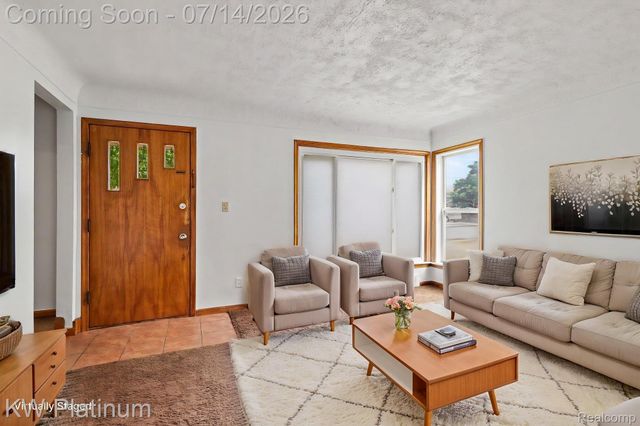 23755 Schroeder Avenue, Eastpointe, MI 48021