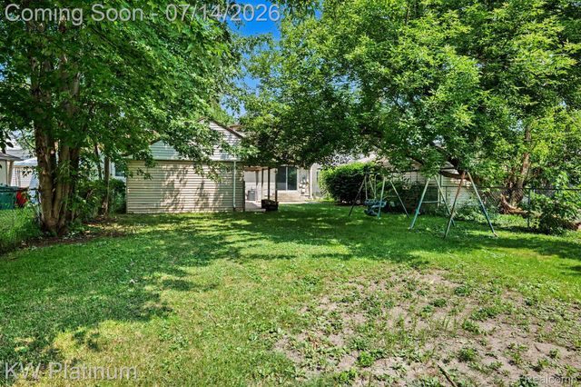23755 Schroeder Avenue, Eastpointe, MI 48021
