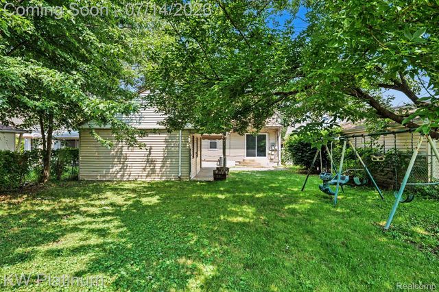 23755 Schroeder Avenue, Eastpointe, MI 48021