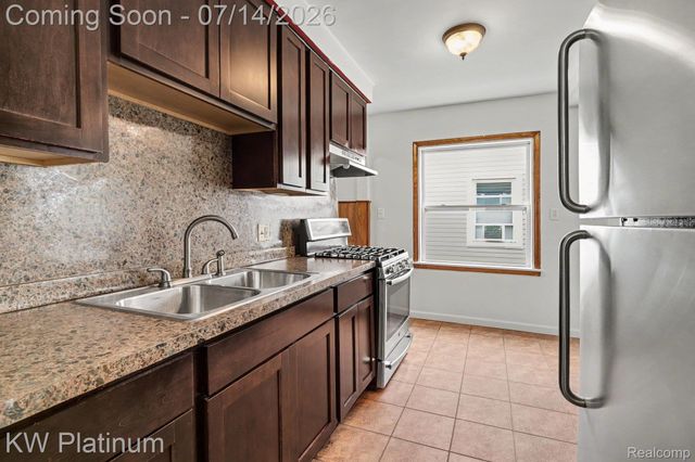 23755 Schroeder Avenue, Eastpointe, MI 48021