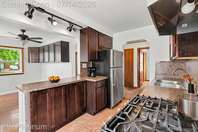 23755 Schroeder Avenue, Eastpointe, MI 48021