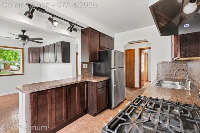 23755 Schroeder Avenue, Eastpointe, MI 48021