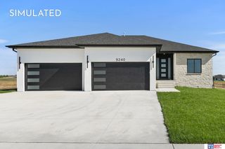 9221 Castle Pine Drive, Lincoln, NE 68516