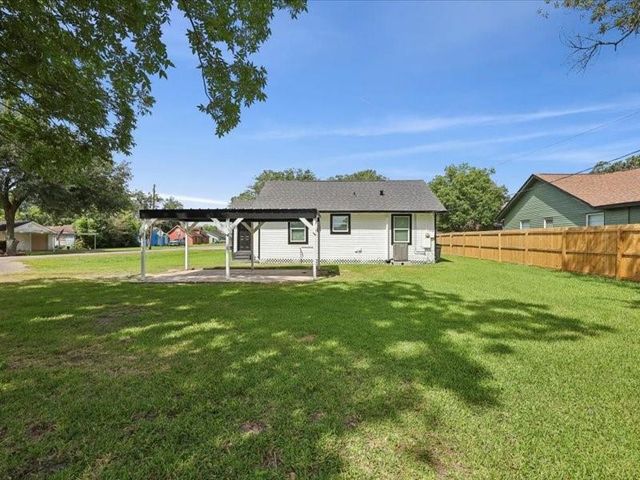 5395 Fairview Avenue, Beaumont, TX 77705