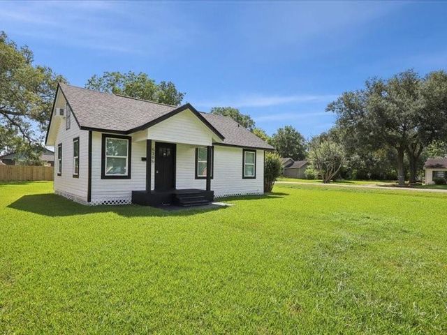 5395 Fairview Avenue, Beaumont, TX 77705