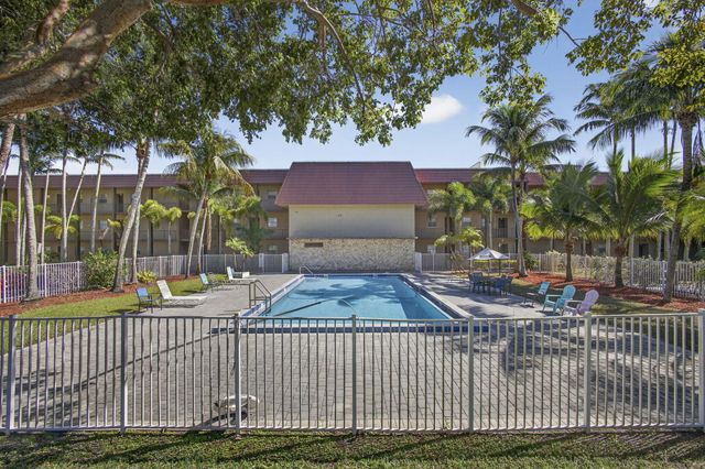 120 Sparrow Drive 113, Royal Palm Beach, FL 33411