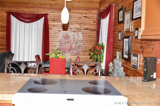 1409 N 5th Street, Henryetta, OK 74437