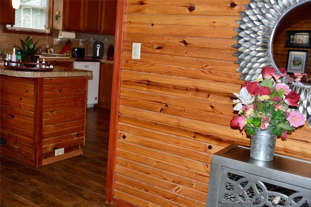 1409 N 5th Street, Henryetta, OK 74437