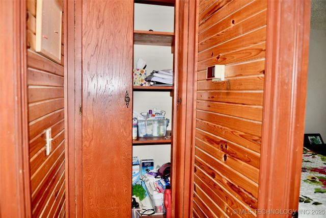 1409 N 5th Street, Henryetta, OK 74437