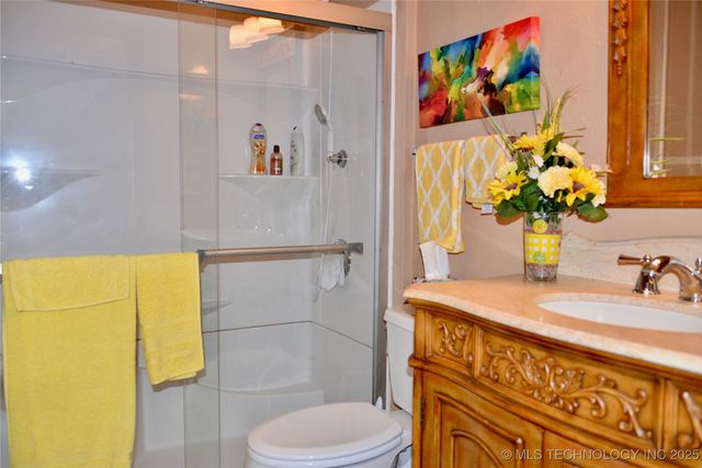 1409 N 5th Street, Henryetta, OK 74437